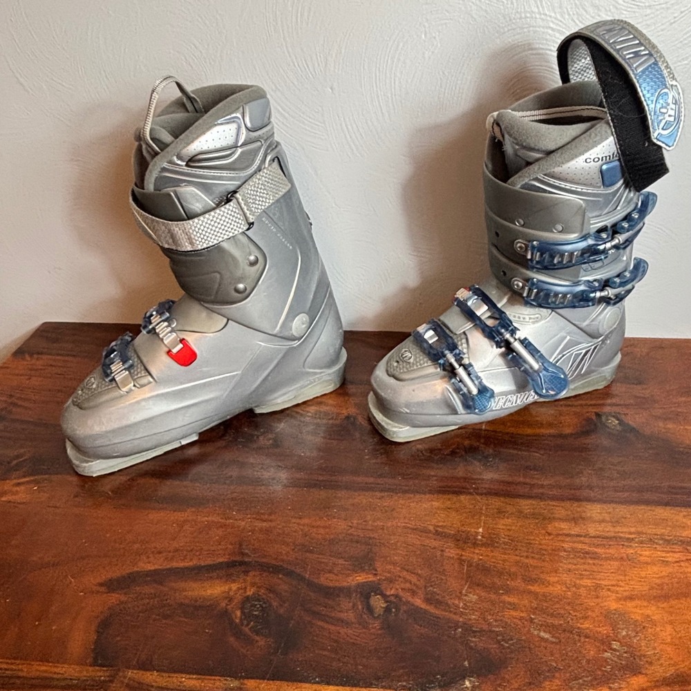 Tecnica Attiva ComfortFit Womens Ski Boots Silver Size 25.0 25.5 Mondo 294mm‎